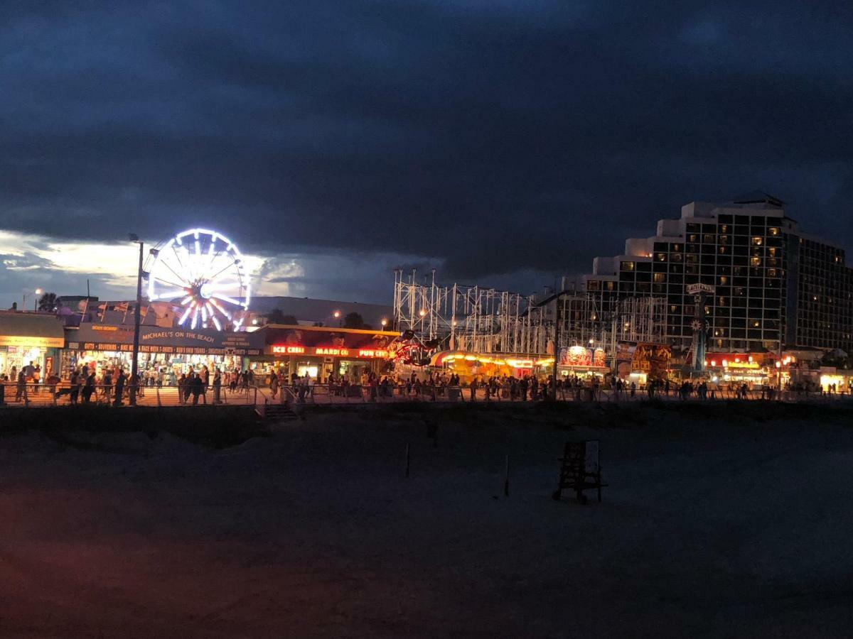 Ocean Walk Resort Daytona Beach Bagian luar foto